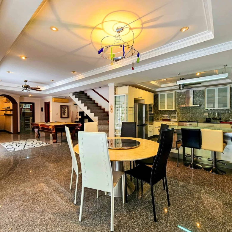 Elegant Villa Sale Hua Hin Soi 114