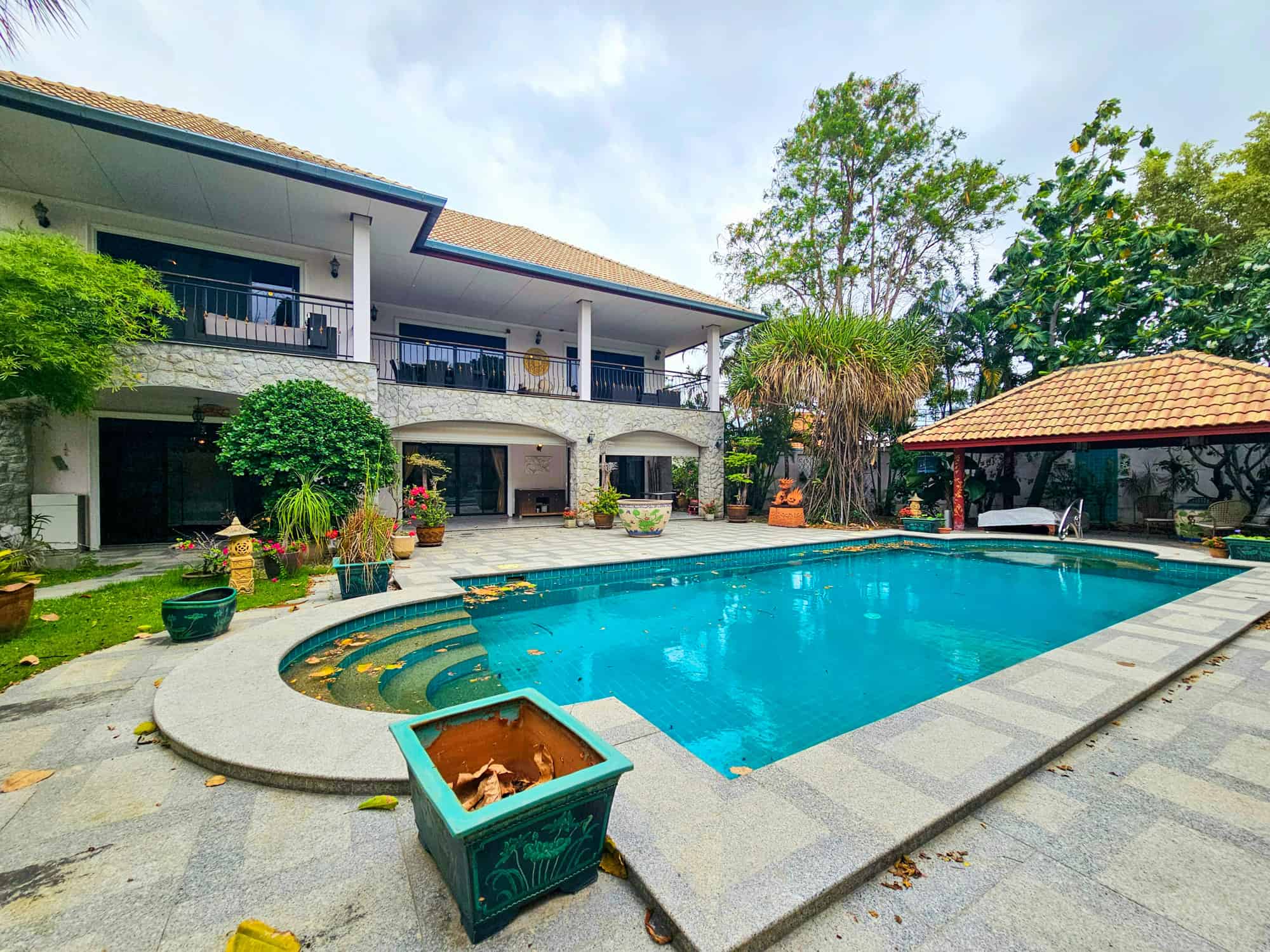 Opulent Pool Villa Sale Near Bluport