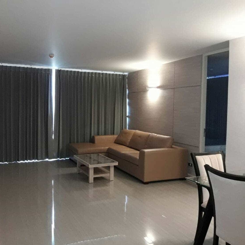 Elegant Condo Sale Near Golf Course