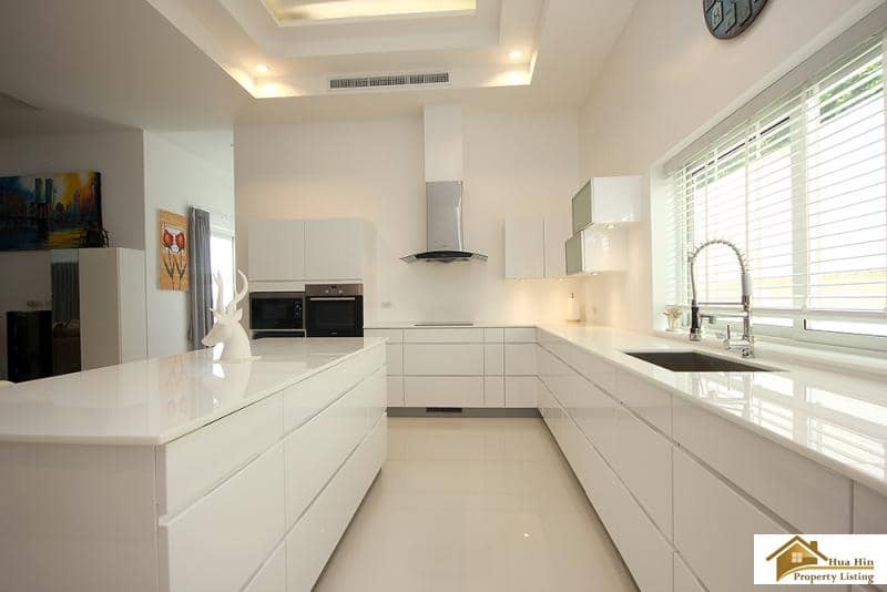 Modern Hua Hin Property Villa