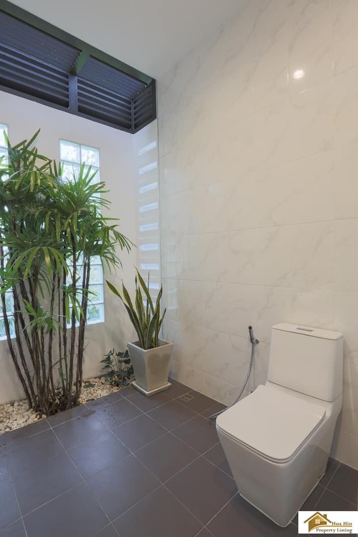 Sanctuary Lakes Quality Home Nature