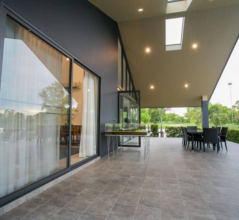 Luxury Sanctuary Lakes Home Charm