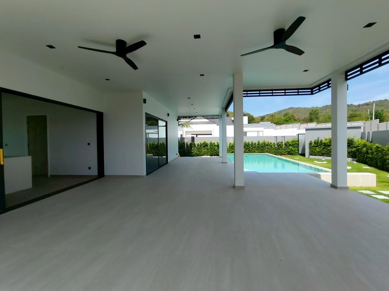 Designer Pool Villa Mountain Views Mountain View Sales Villa Offer