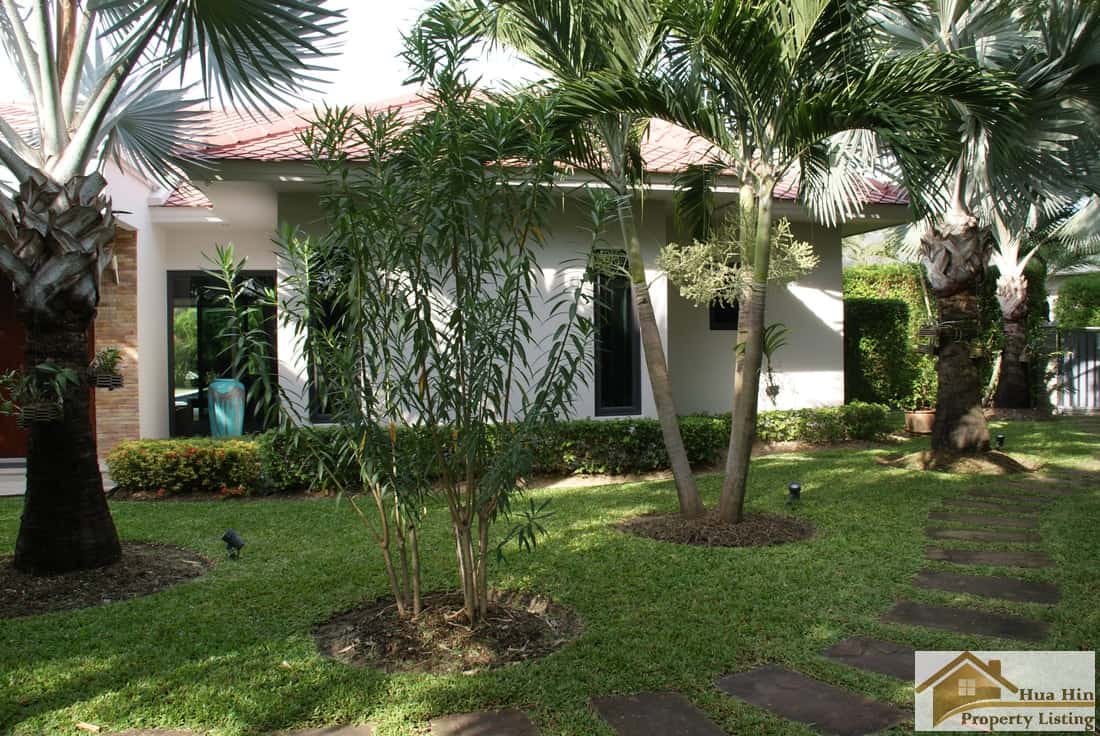 Contemporary Park Estate Villa Modern Design Baan Ing Phu Luxury Villa Sales