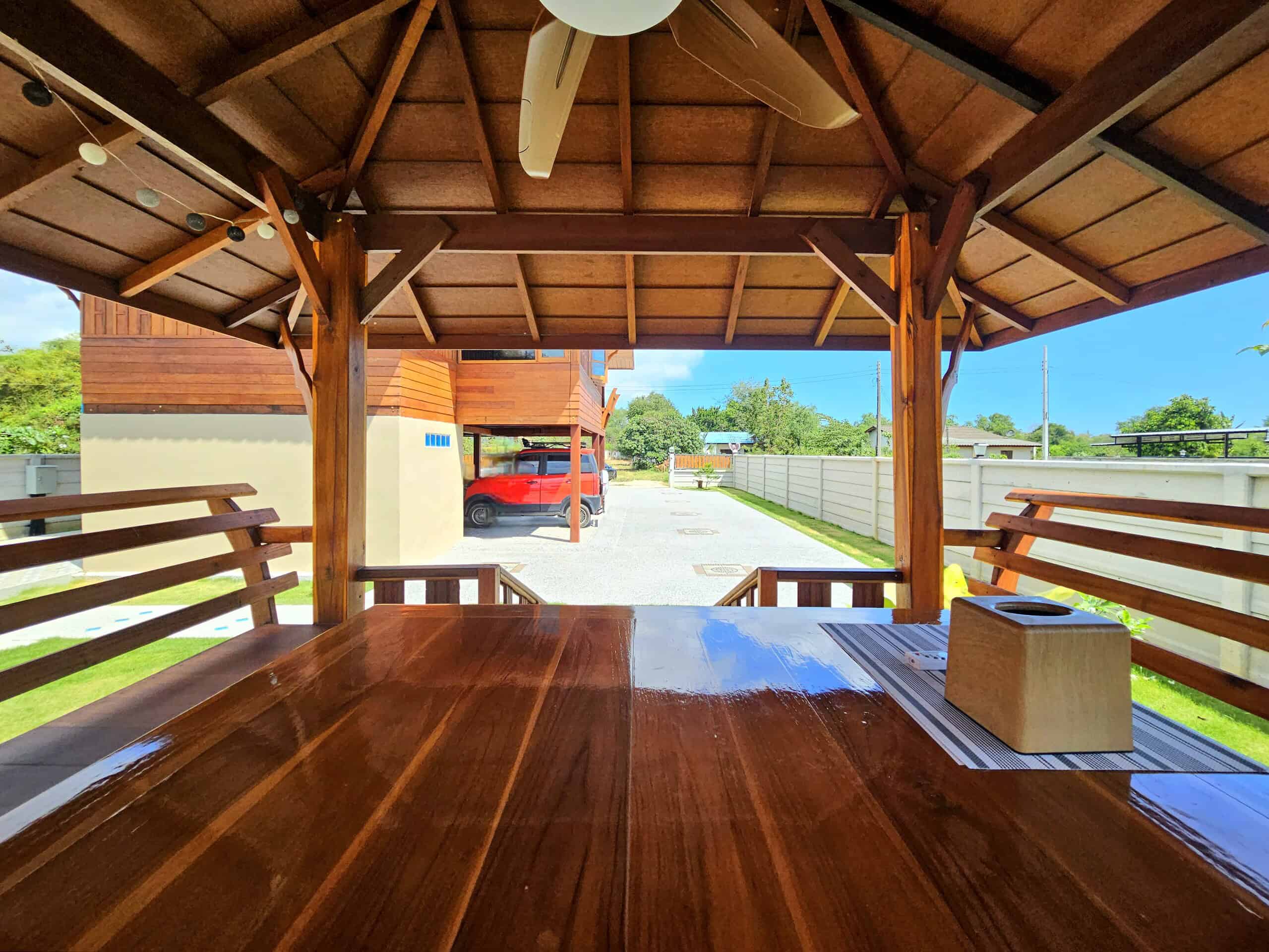 Modern Thai Villa Sales Glow