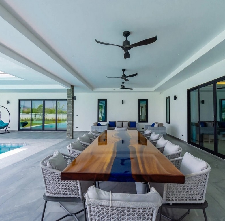 Parkland Villa Sales Charm