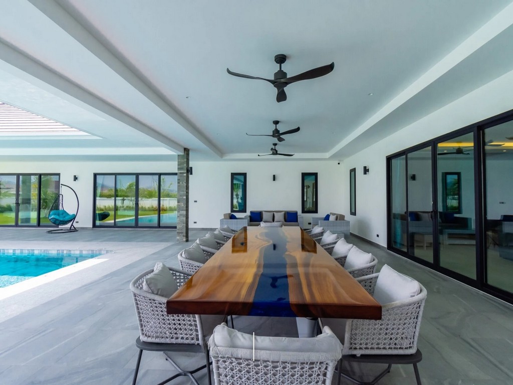 Luxury Villa Bathroom Modern Fixtures Finishes Parkland Villa Sales Charm