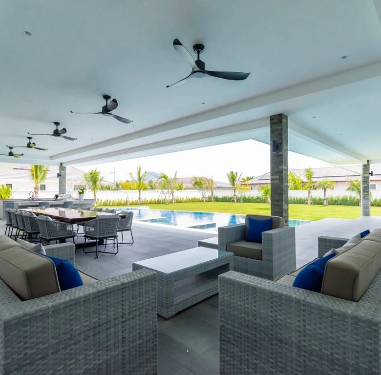 Paradise Pool Sales Attraction