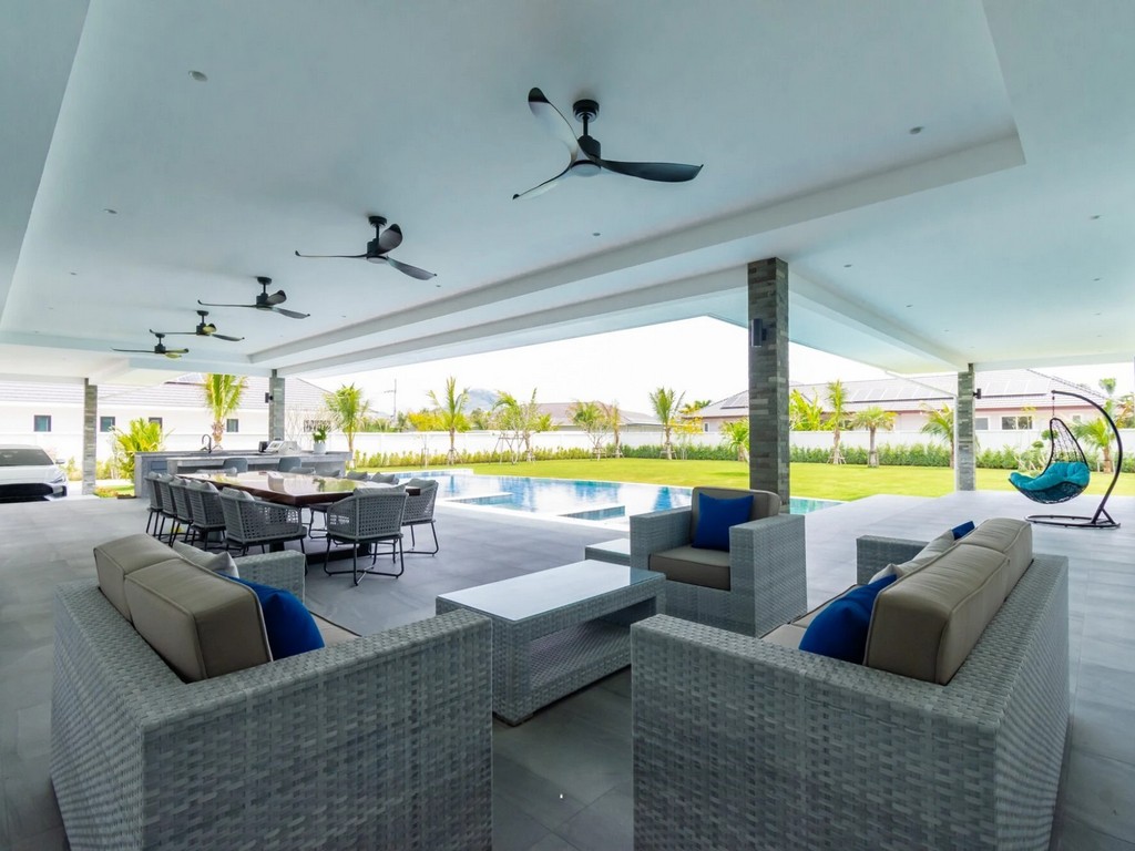 Parkland Villa Entrance Foyer Reception Area Paradise Pool Sales Attraction