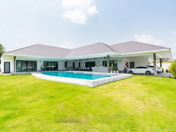 Spacious Parkland Villa Sales Showcase