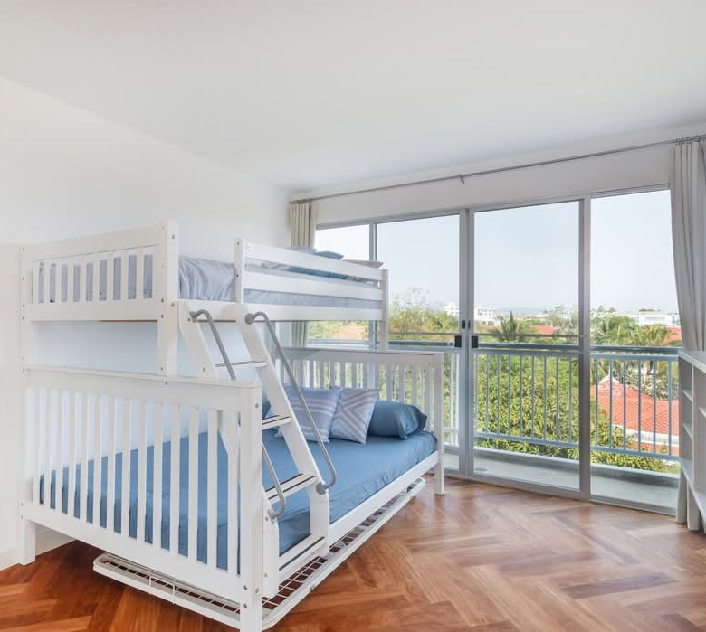 Spectacular Oceanfront Sales Place