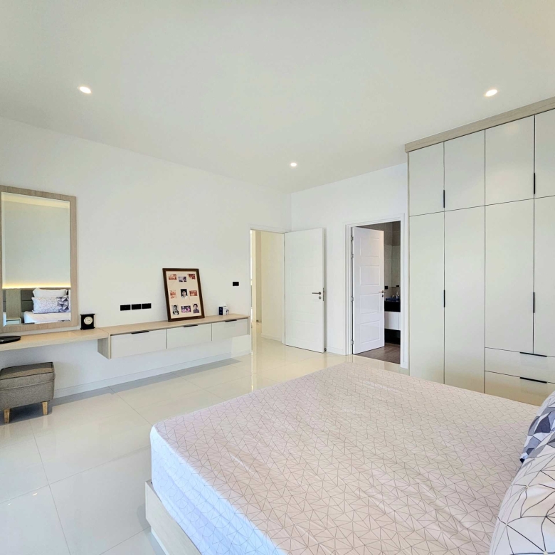 Notable Villa Sales Hua Hin Soi 70